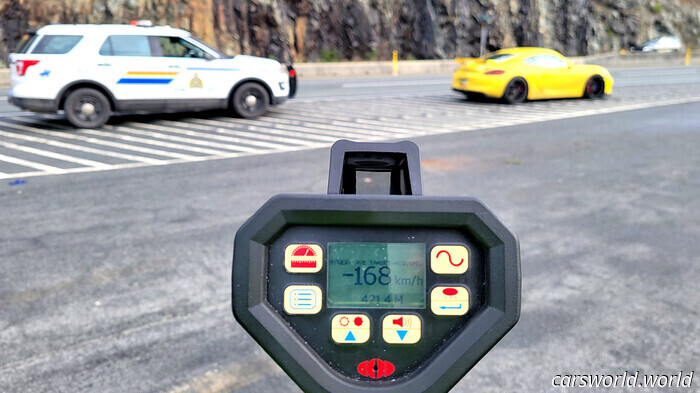 Ella sacó un Cayman GT4 por su cumpleaños; la policía se lo llevó | Carscoops